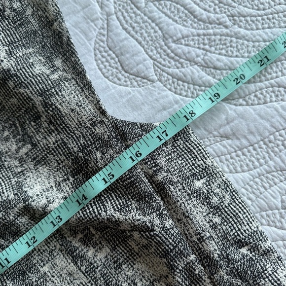 M.M. LaFleur - The Aditi 2.0—Modern Houndstooth - Black / Sand - Picture 11 of 12